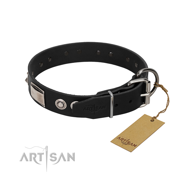 Easy adjustable collar of leather for your canine